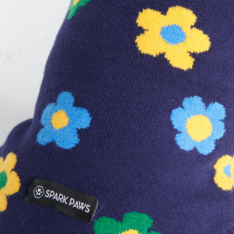 Gestrickter Hundepullover - Blaue grüne gelbe Blumen